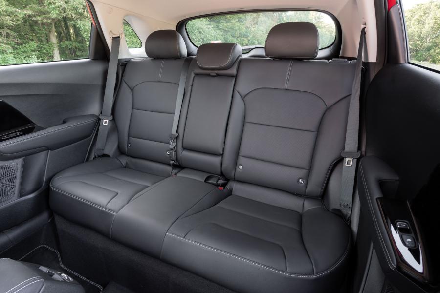 Интерьер Kia Niro EcoHybrid (DE) 2019 года  (UK) (фото 13 из 40)
